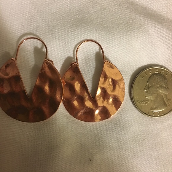 Boho brass drop earrings in copper red - Picture 5 of 5